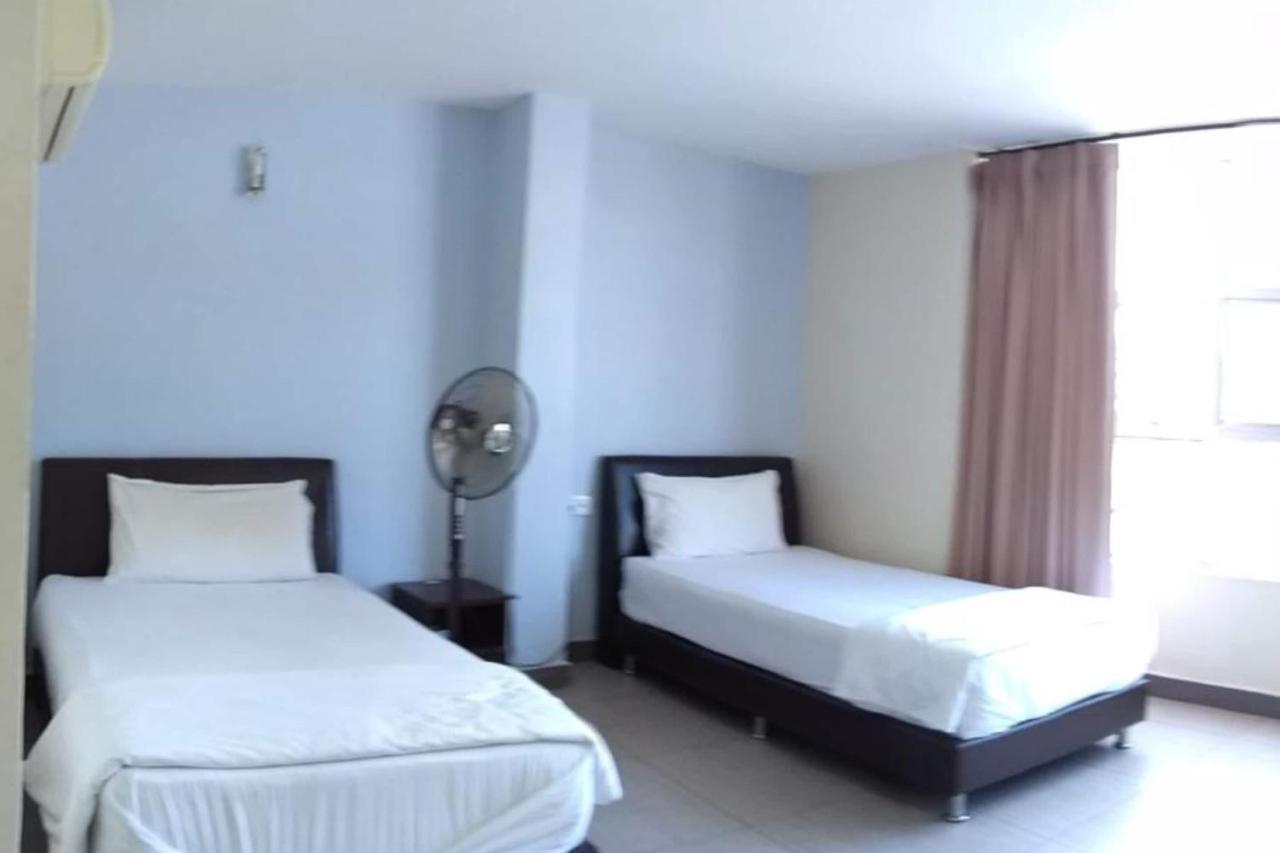 Oyo 90021 Star View Hotel Kampong Batu Tiga Extérieur photo