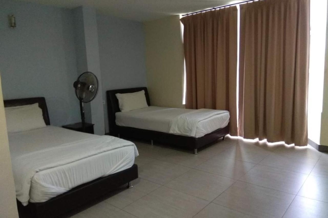 Oyo 90021 Star View Hotel Kampong Batu Tiga Extérieur photo